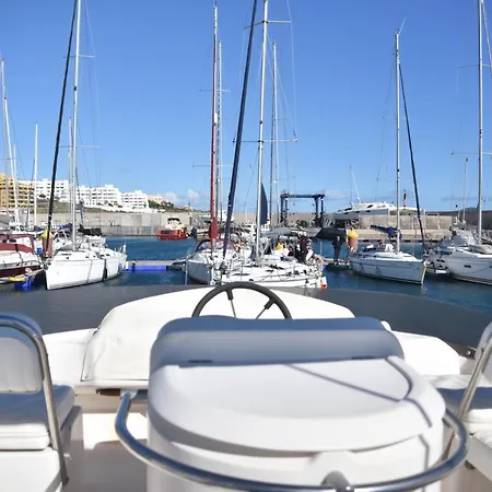 Luxury Yacht Kamikara * 圣米格尔德阿沃纳