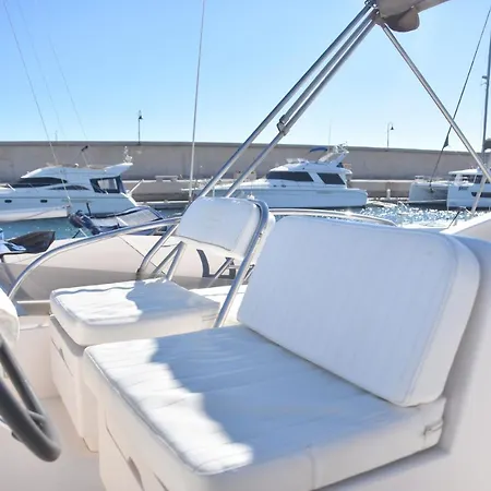 Luxury Yacht Kamikara 圣米格尔德阿沃纳