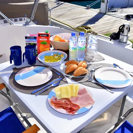 Luxury Yacht Kamikara 船屋 *