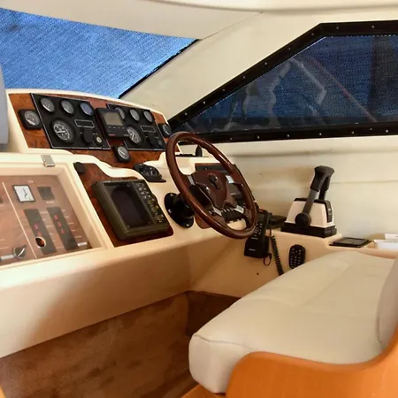 船屋 Luxury Yacht Kamikara 圣米格尔德阿沃纳