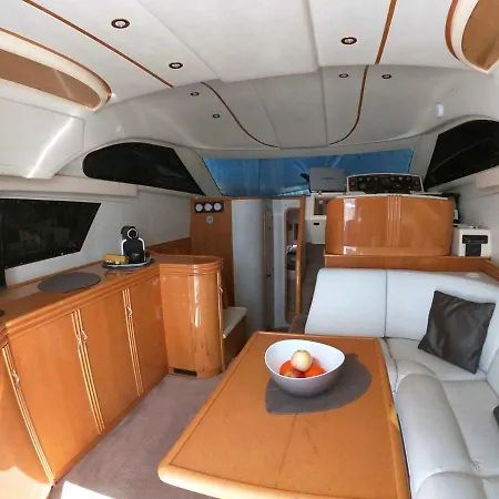 Botel Luxury Yacht Kamikara *