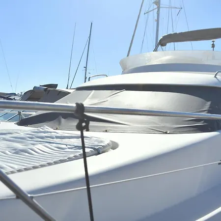 Πλωτό κατάλυμα Luxury Yacht Kamikara
