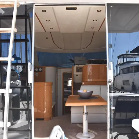 Luxury Yacht Kamikara Πλωτό κατάλυμα *