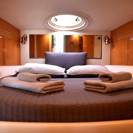 Πλωτό κατάλυμα Luxury Yacht Kamikara
