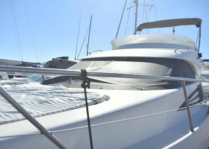 Πλωτό κατάλυμα Luxury Yacht Kamikara