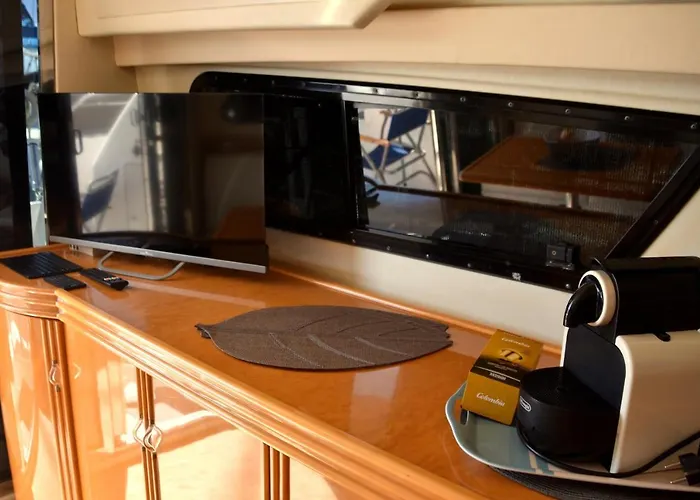 Luxury Yacht Kamikara Πλωτό κατάλυμα