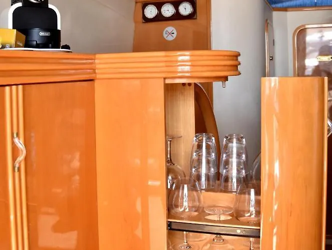 Luxury Yacht Kamikara Πλωτό κατάλυμα