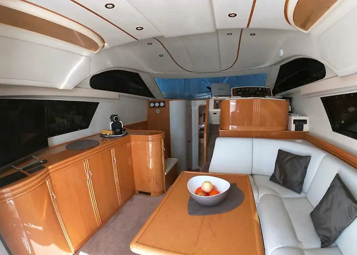 Πλωτό κατάλυμα Luxury Yacht Kamikara *