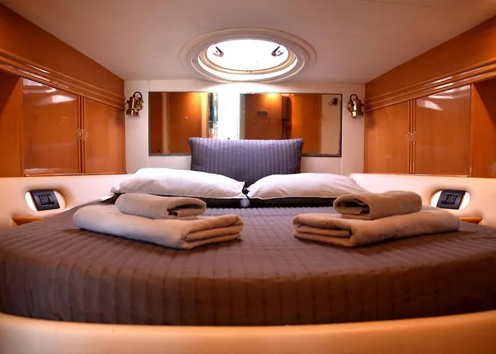 Πλωτό κατάλυμα Luxury Yacht Kamikara