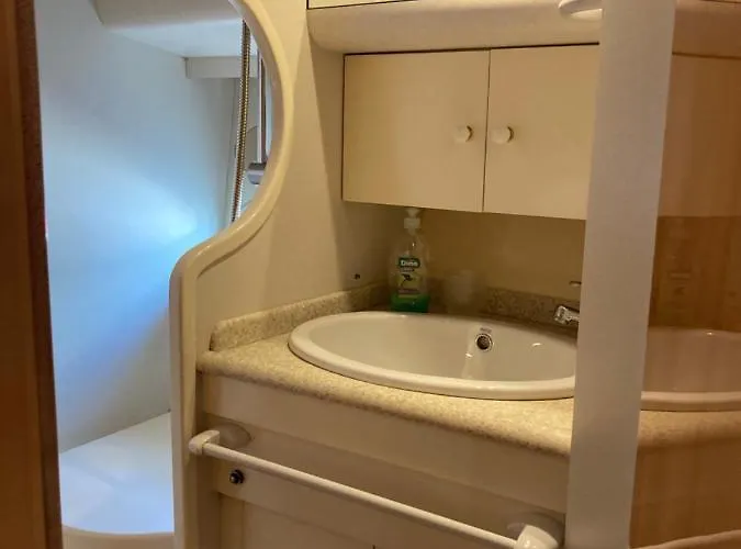 Luxury Yacht Kamikara Πλωτό κατάλυμα